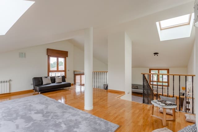 4 soveværelse Villa til salg i Egüés, Valle de Egüés/Eguesibar med garage - € 448.000 (Ref: 8550974)