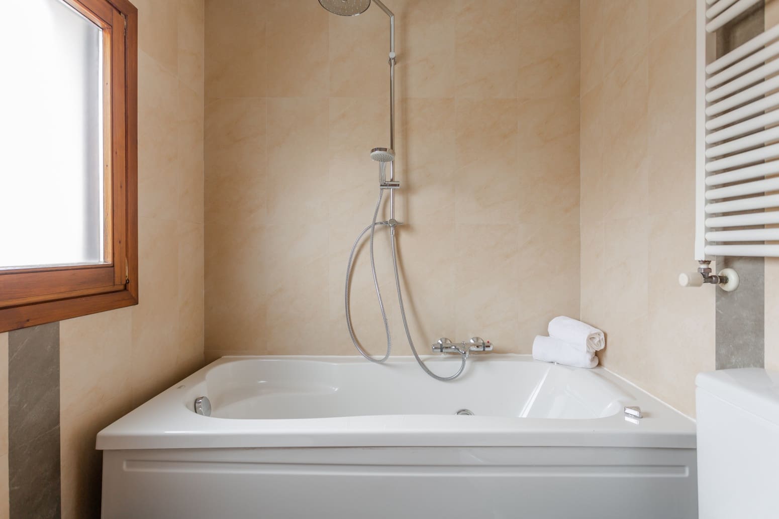 4 soveværelse Villa til salg i Egues med garage - € 448.000 (Ref: 8550974)