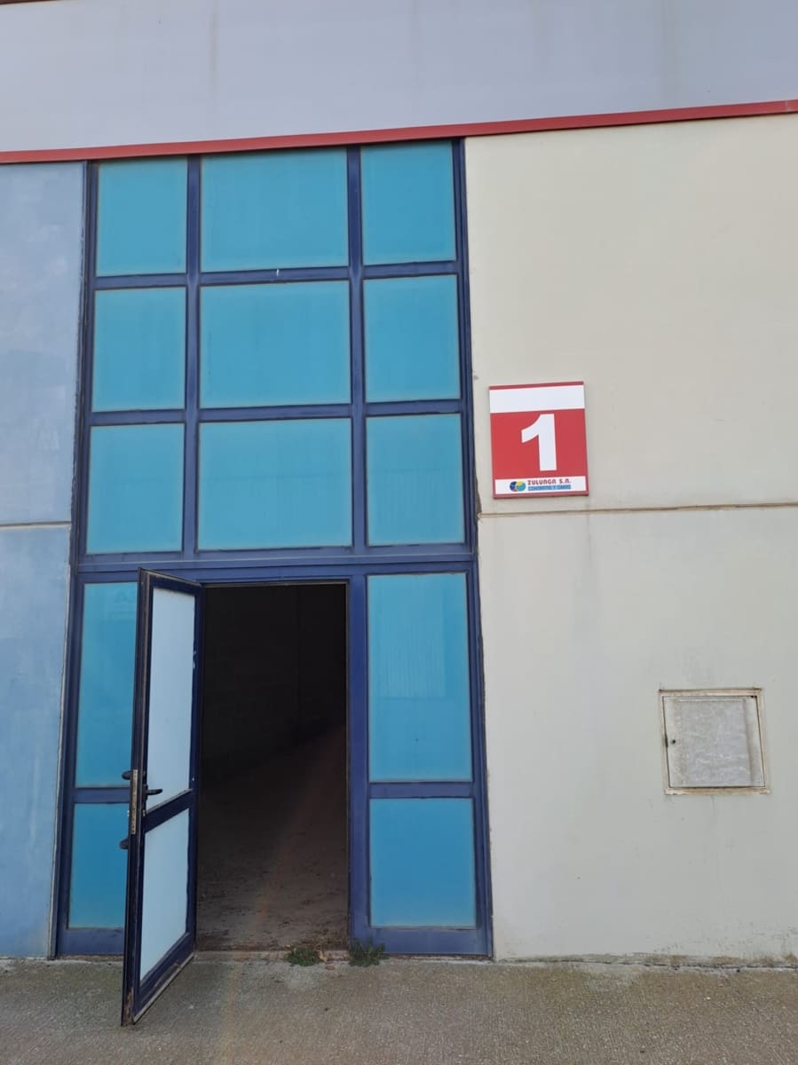 Erhverv til salg i Cintruenigo - € 110.000 (Ref: 8556740)