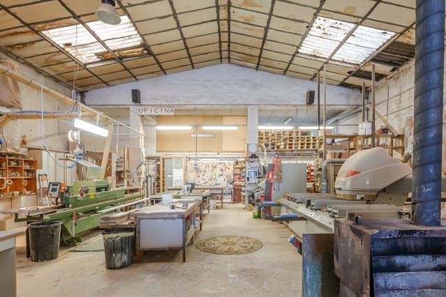 Kommersiell til salgs i Pamplona - € 275 000 (Ref: 8712565)