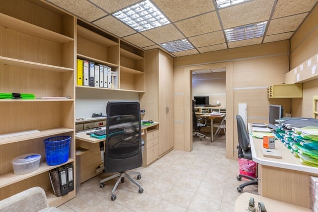 Kommersiell til salgs i Pamplona - € 275 000 (Ref: 8712565)