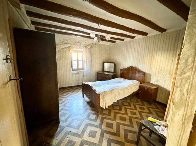 Villa til salgs i Allo - € 34 000 (Ref: 8747360)