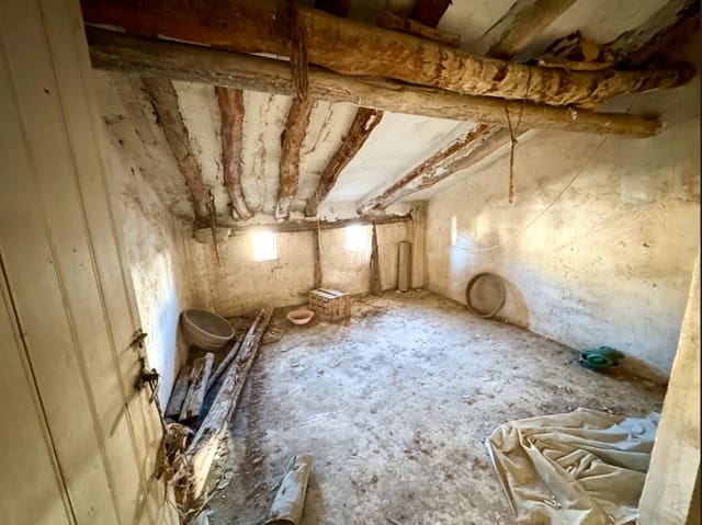 Villa til salgs i Allo - € 34 000 (Ref: 8747360)