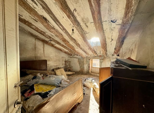 Villa til salgs i Allo - € 34 000 (Ref: 8747360)