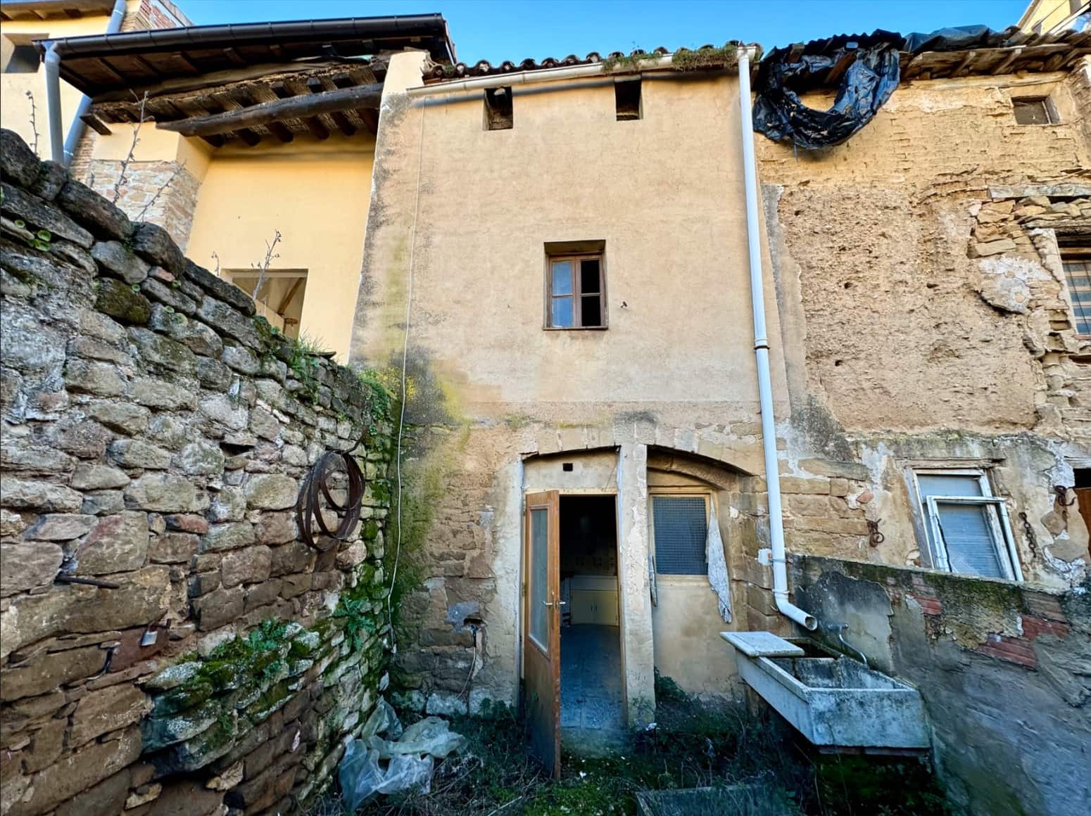 Villa til salg i Allo - € 34.000 (Ref: 8747360)