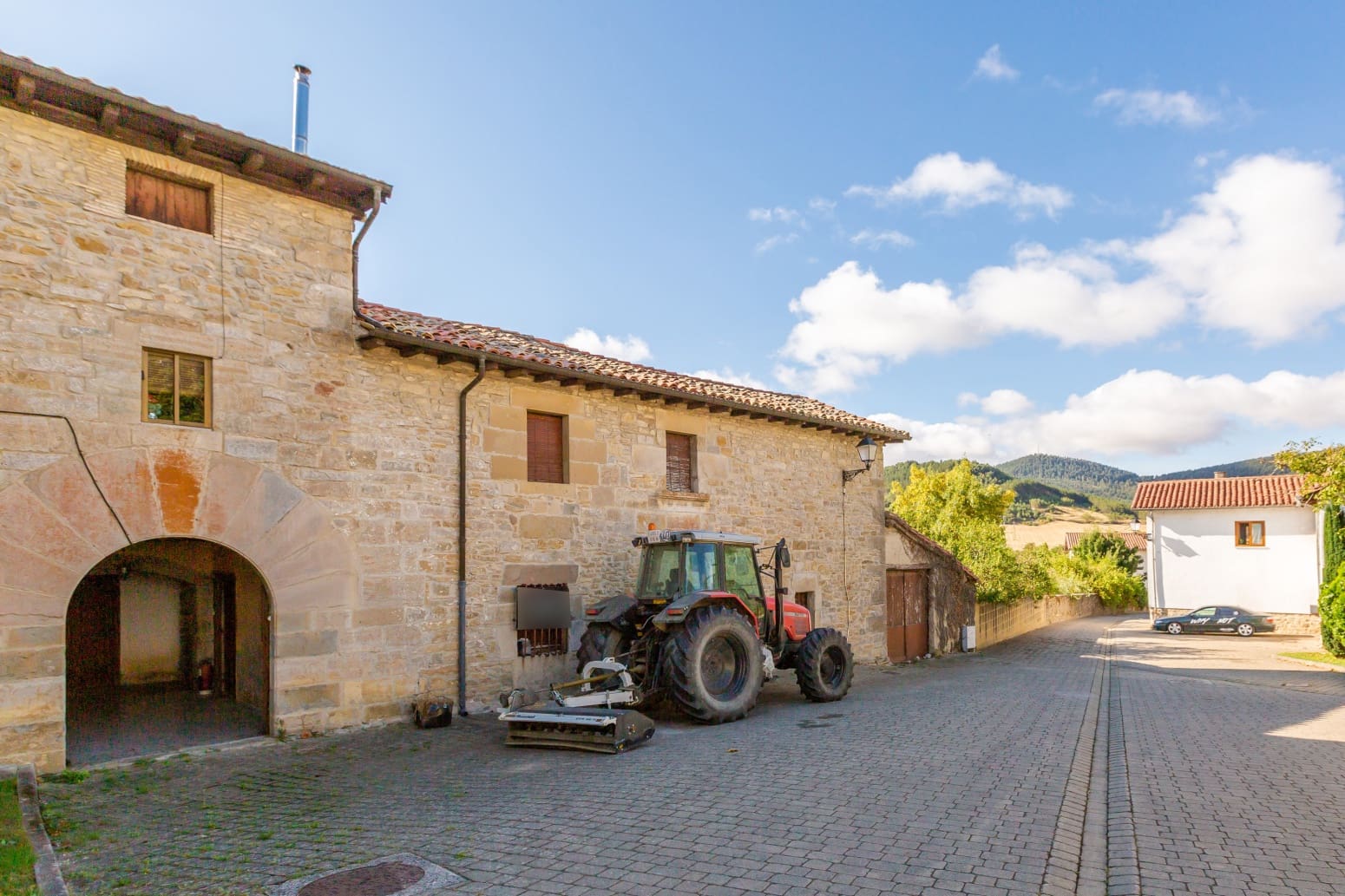 5 soveværelse Villa til salg i Egues med garage - € 370.000 (Ref: 8801416)