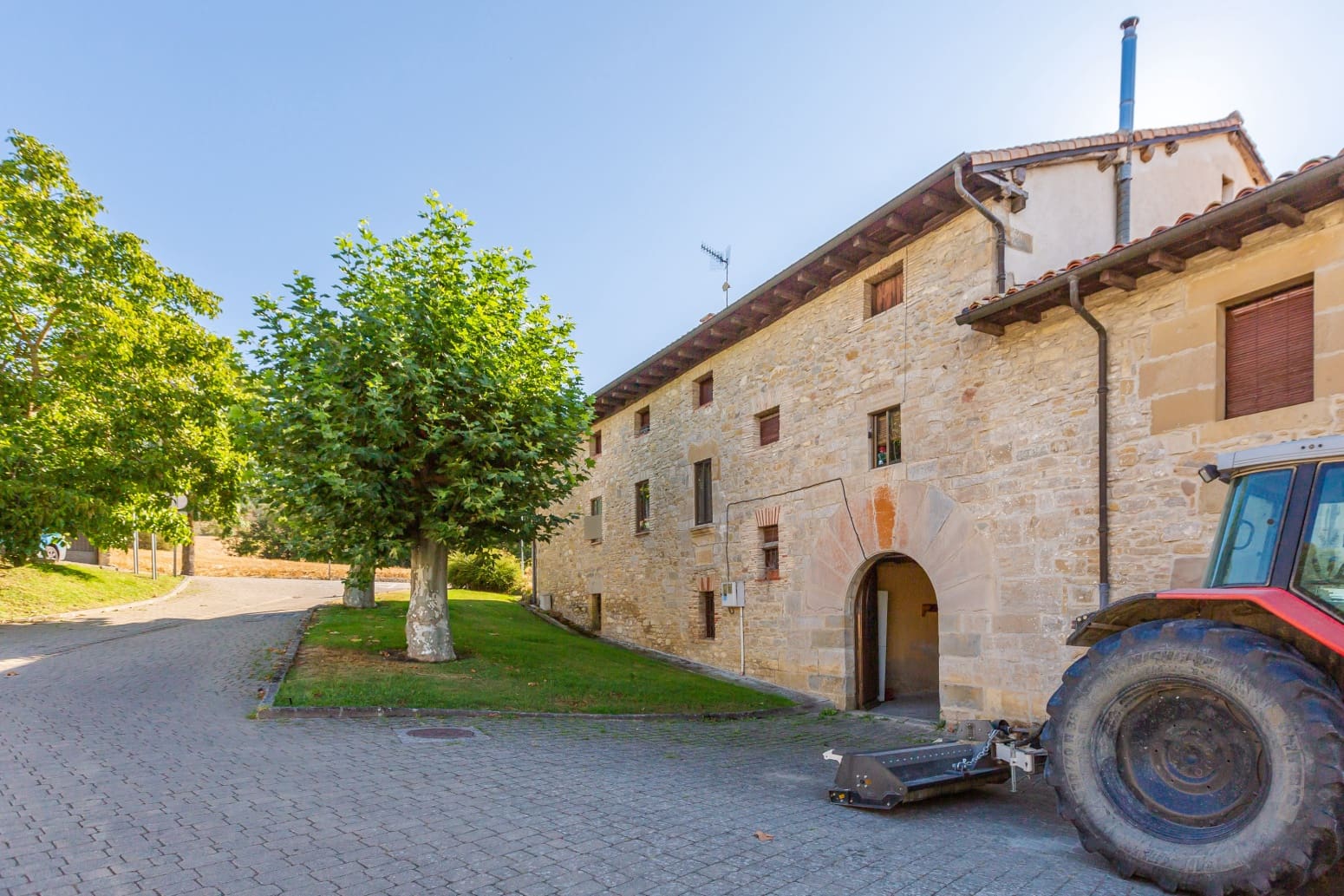 5 soveværelse Villa til salg i Egues med garage - € 370.000 (Ref: 8801416)