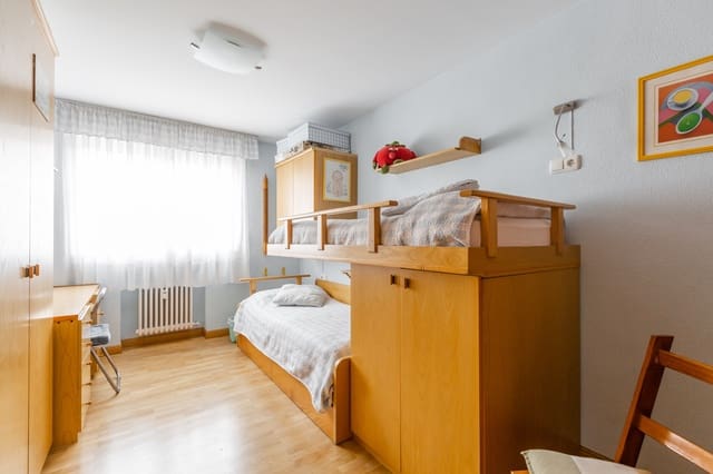 4 soveværelse Lejlighed til salg i Pamplona / Iruña - € 340.000 (Ref: 8899932)