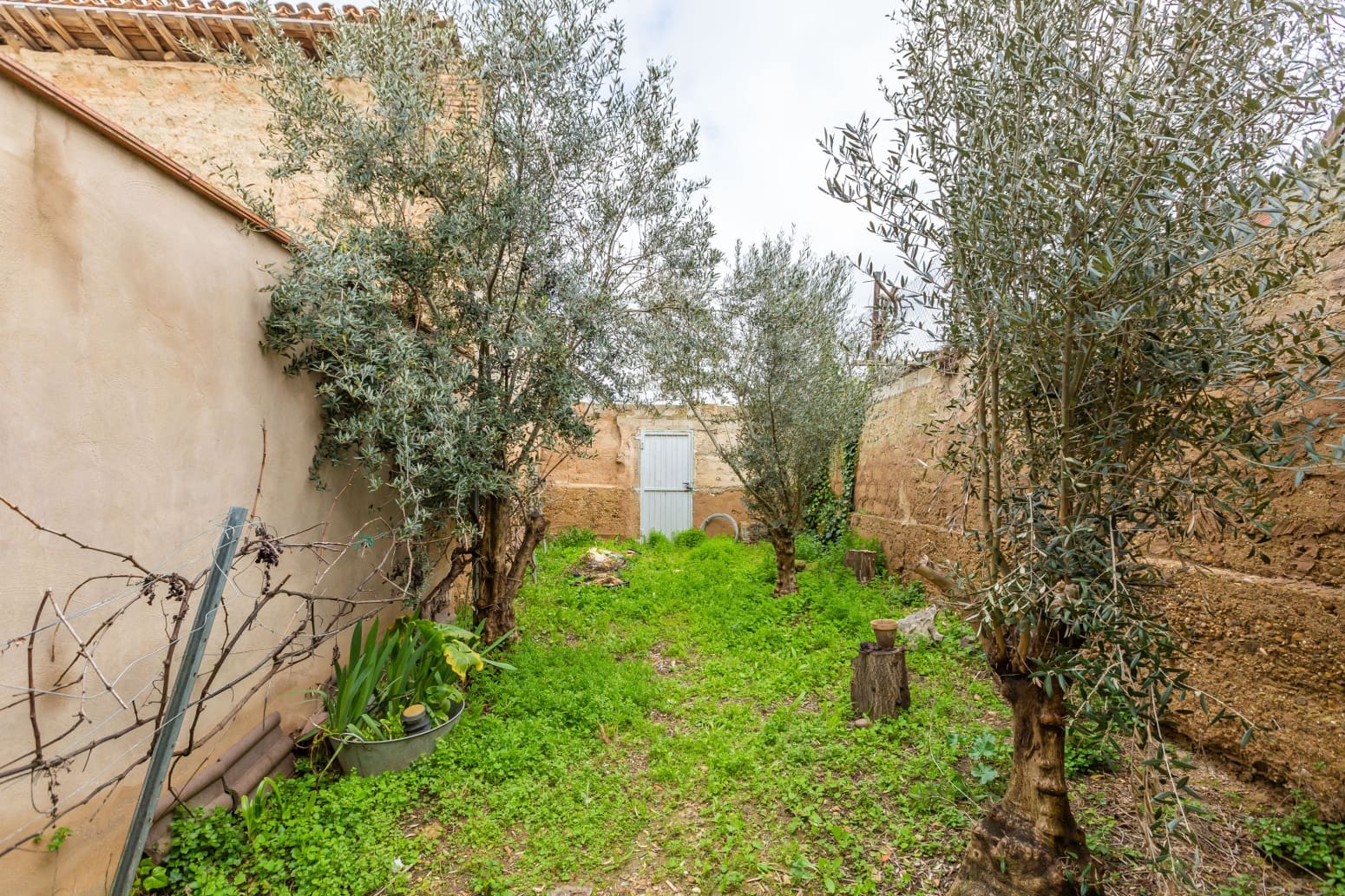 6 soveværelse Villa til salg i Milagro - € 99.500 (Ref: 8905285)