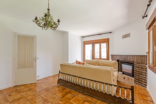 5 makuuhuone Huvila myytävänä paikassa Ultzama mukana uima-altaan - 330 000 € (Ref: 8917786)