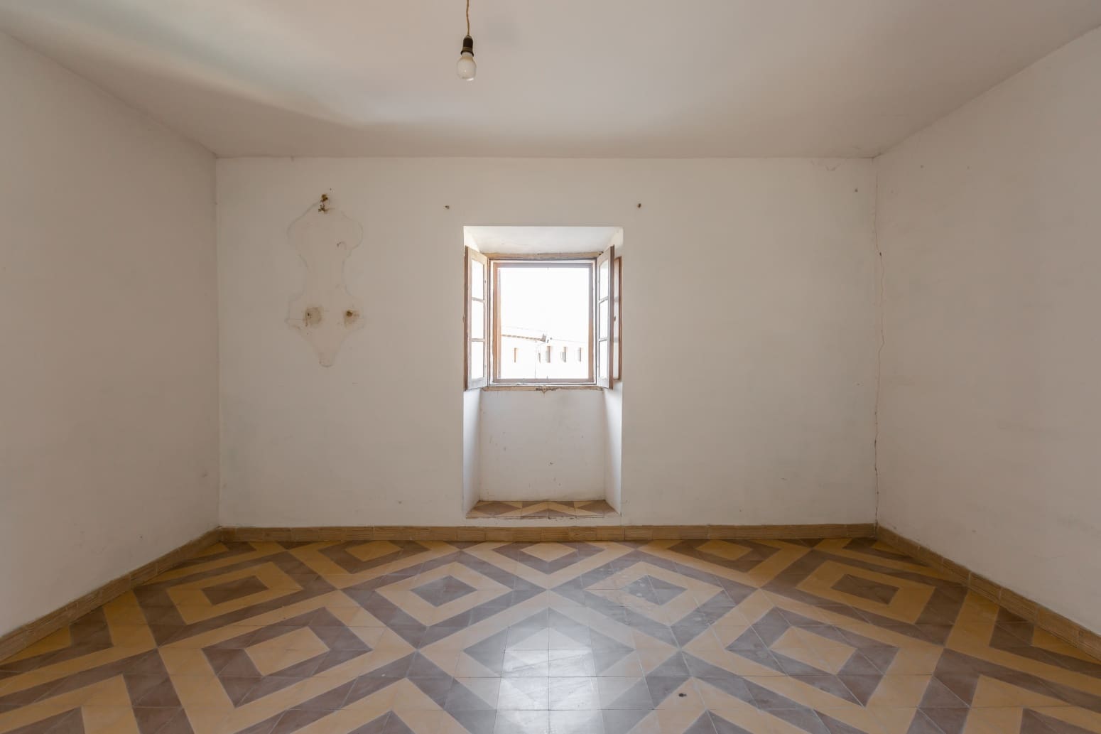 8 soveværelse Villa til salg i Uterga - € 299.000 (Ref: 8956964)