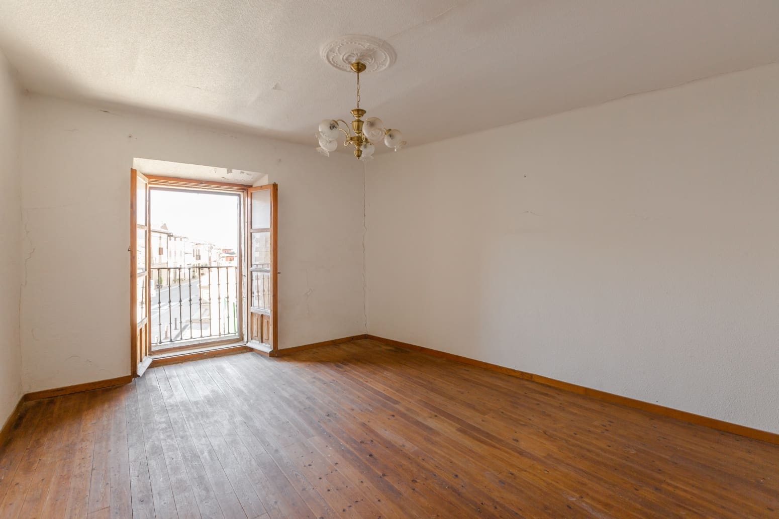 8 soveværelse Villa til salg i Uterga - € 299.000 (Ref: 8956964)