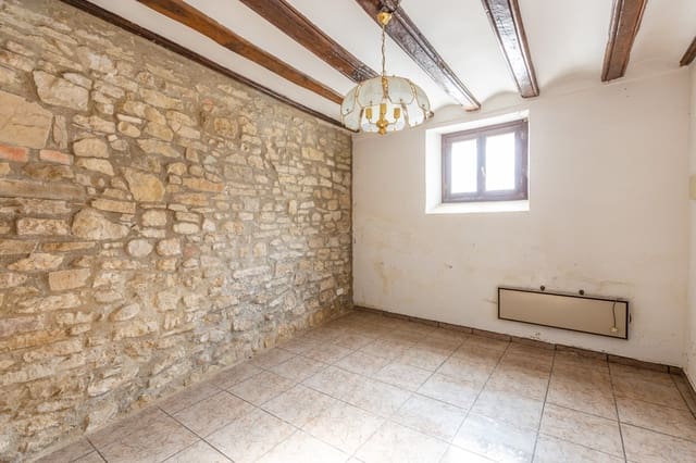 8 Zimmer Villa zu verkaufen in Uterga - 299.000 € (Ref: 8956964)