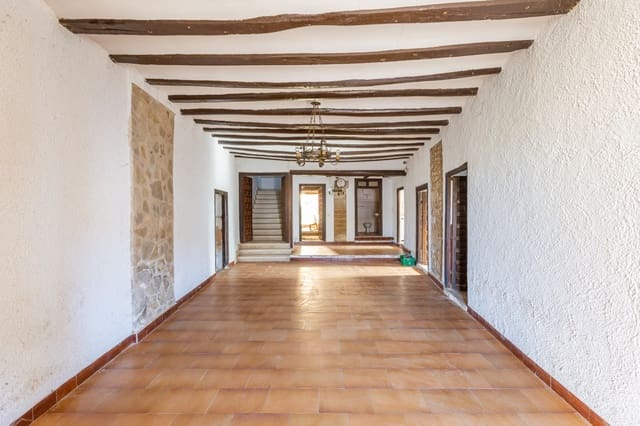 8 soveværelse Villa til salg i Uterga - € 299.000 (Ref: 8956964)