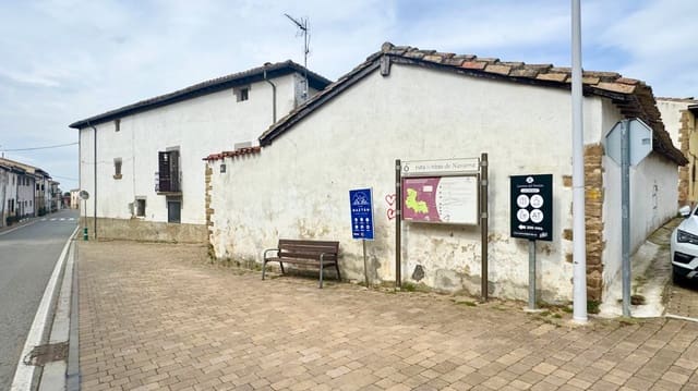 8 soveværelse Villa til salg i Uterga - € 299.000 (Ref: 8956964)