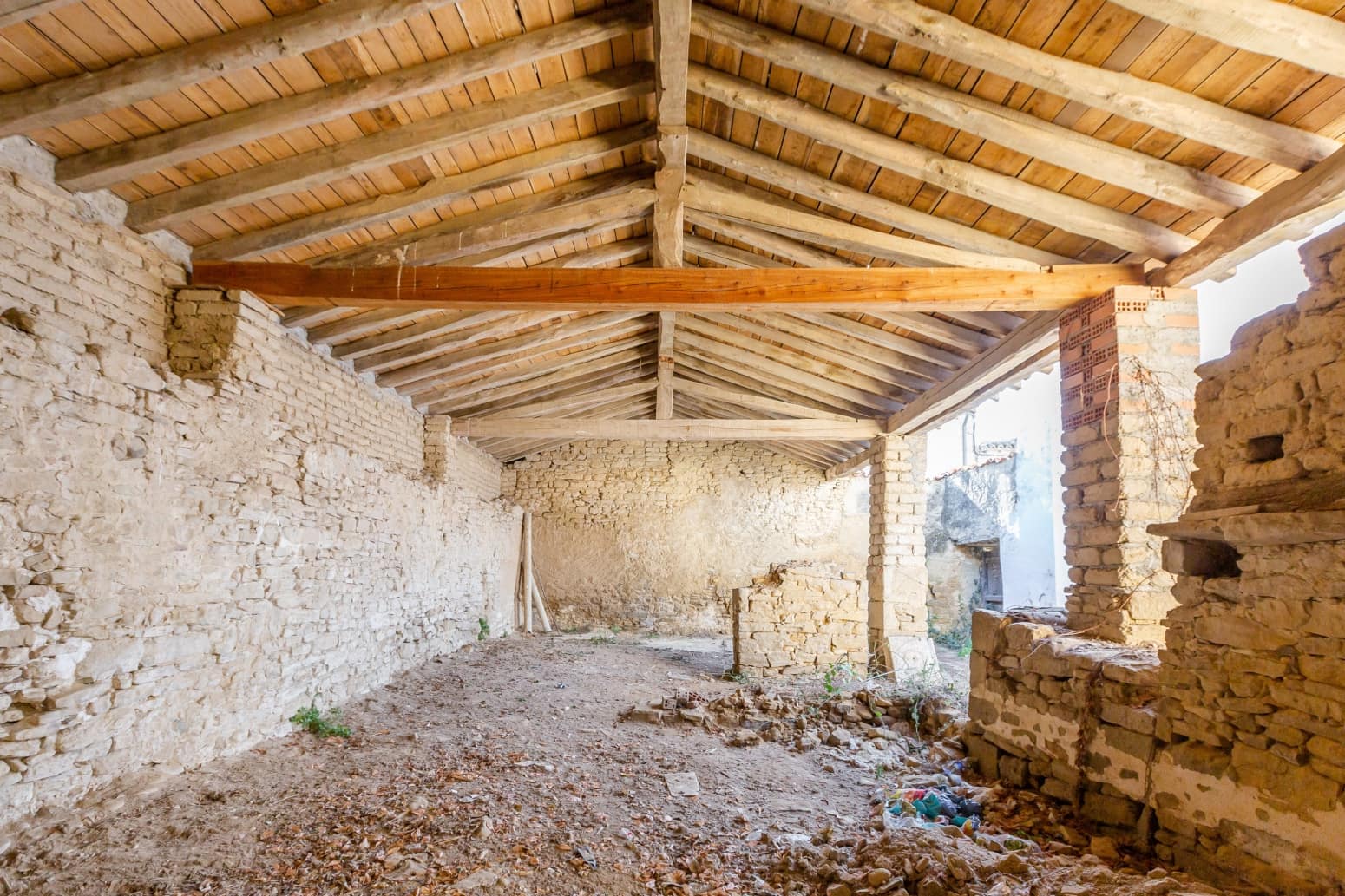 8 soveværelse Villa til salg i Uterga - € 299.000 (Ref: 8956964)