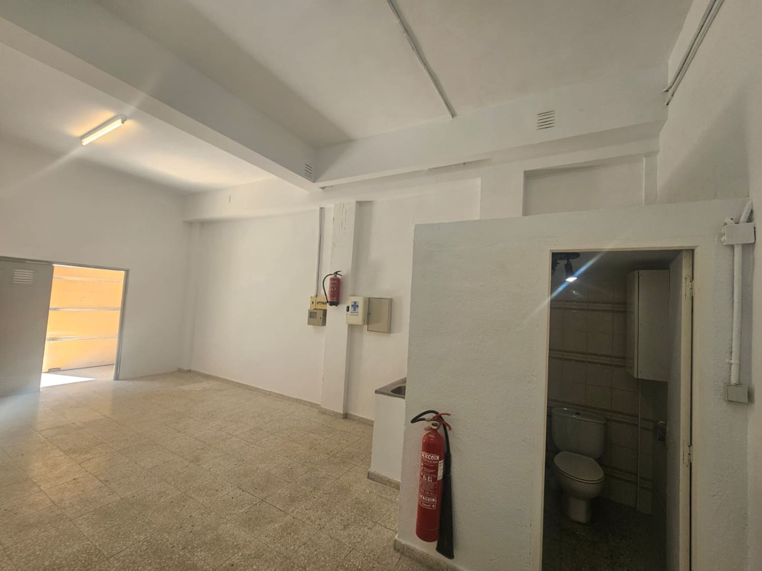 Erhverv til leje i Pamplona / Iruna - € 550 (Ref: 8956971)