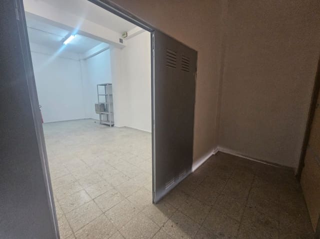 Commercieel te huur in Pamplona - € 550 (Ref: 8956971)