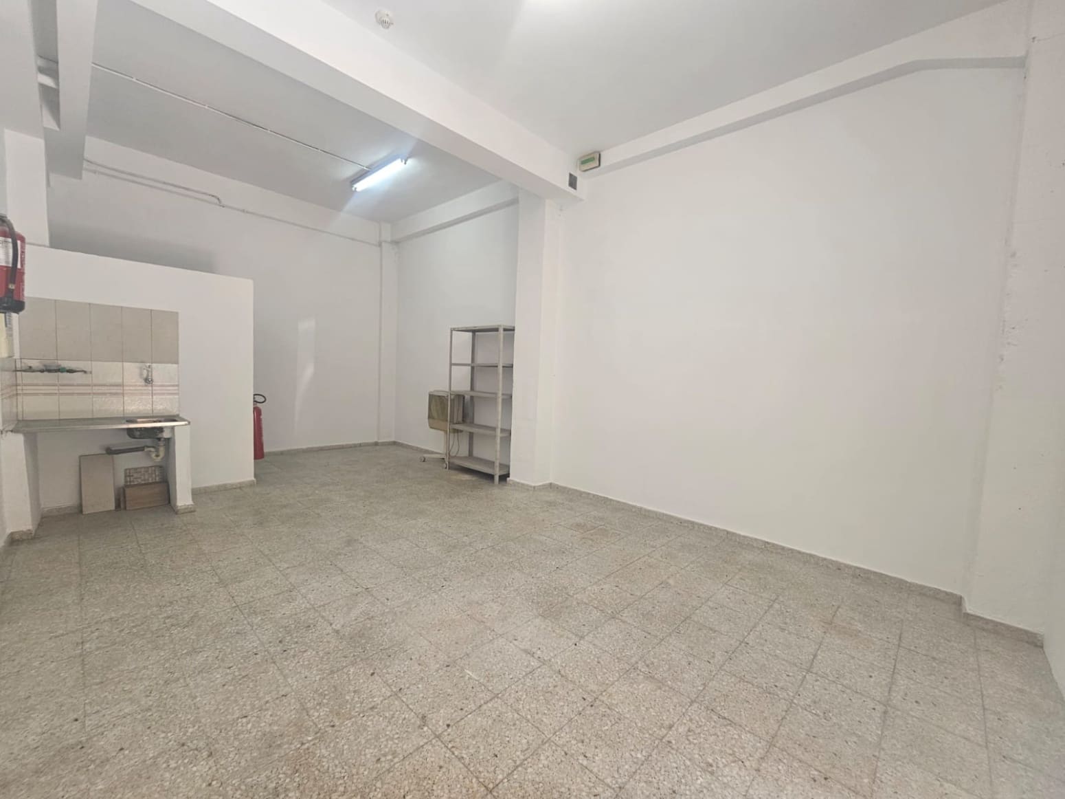 Erhverv til leje i Pamplona / Iruna - € 550 (Ref: 8956971)