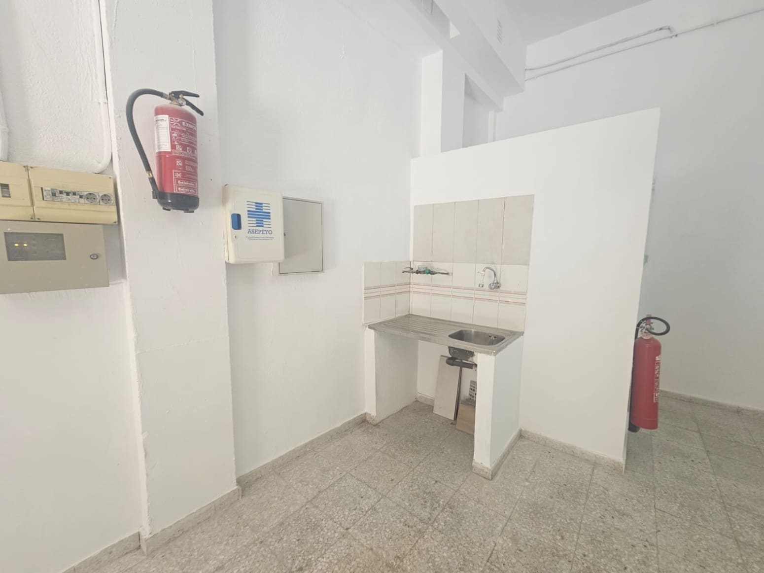 Erhverv til leje i Pamplona / Iruna - € 550 (Ref: 8956971)