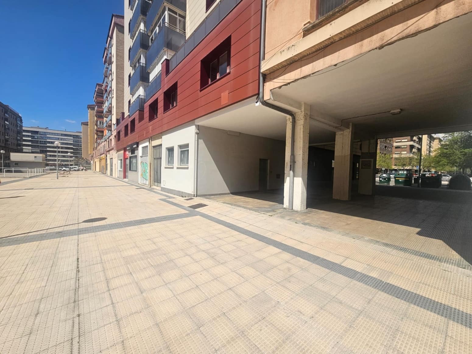 Erhverv til leje i Pamplona / Iruna - € 550 (Ref: 8956971)