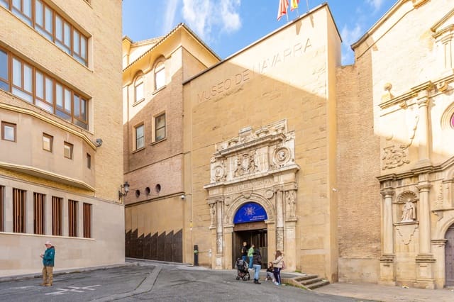 Commercial for sale in Pamplona / Iruña - € 550,000 (Ref: 8975894)