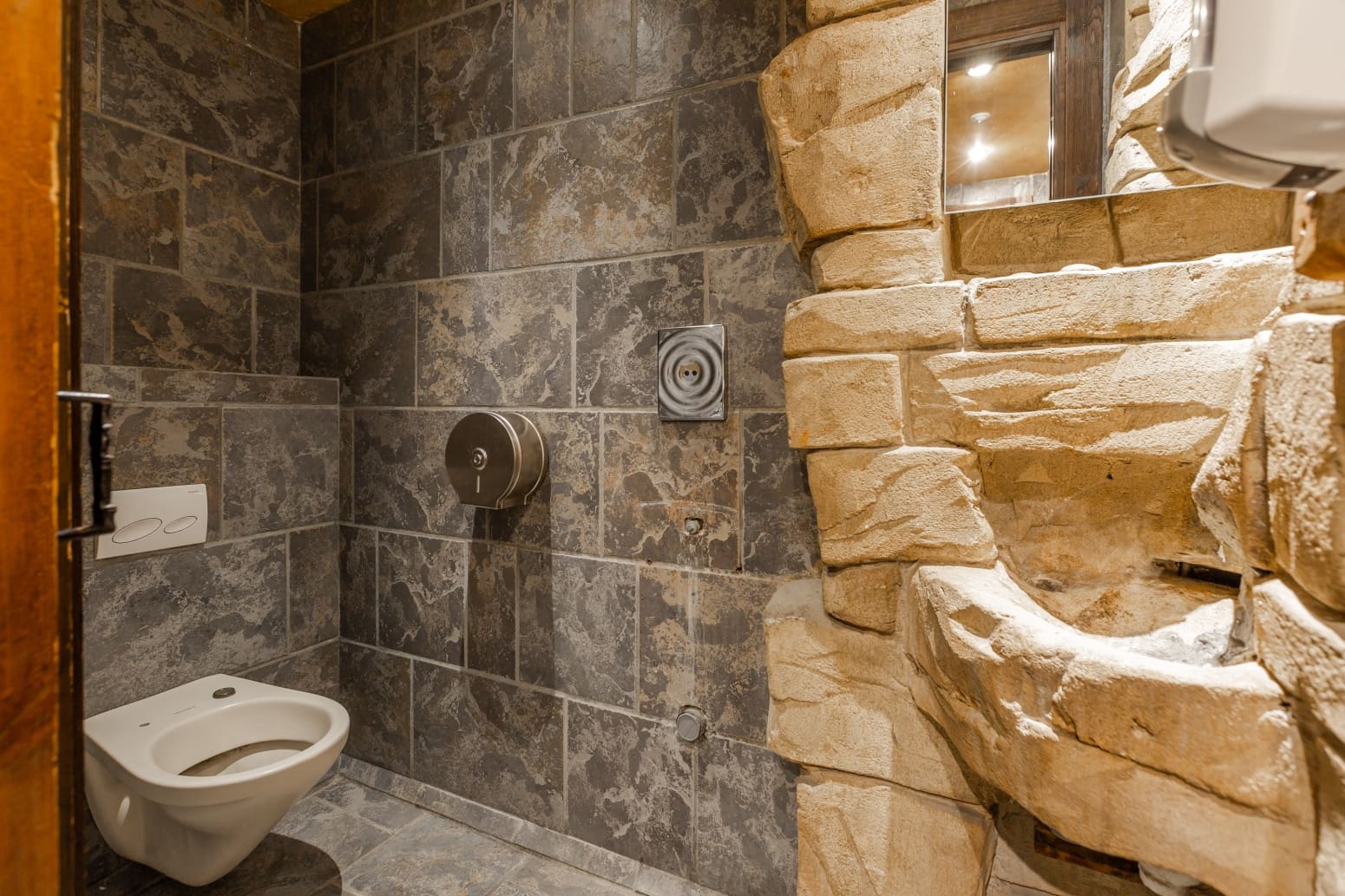 Erhverv til salg i Pamplona / Iruna - € 690.000 (Ref: 8988097)