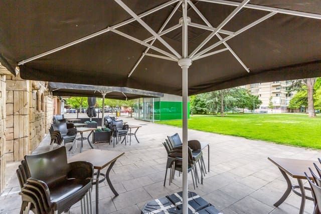 Commercieel te koop in Pamplona - € 690.000 (Ref: 8988097)