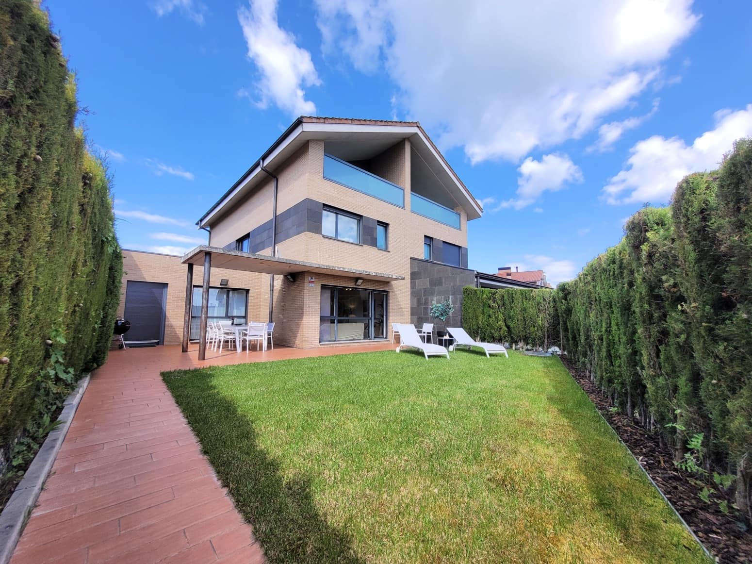 6 soveværelse Villa til salg i Zuasti med garage - € 469.900 (Ref: 8996836)