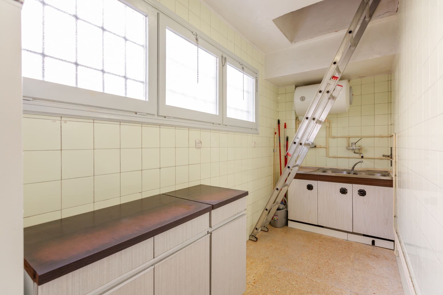 Erhverv til salg i Pamplona / Iruna - € 110.000 (Ref: 9006812)