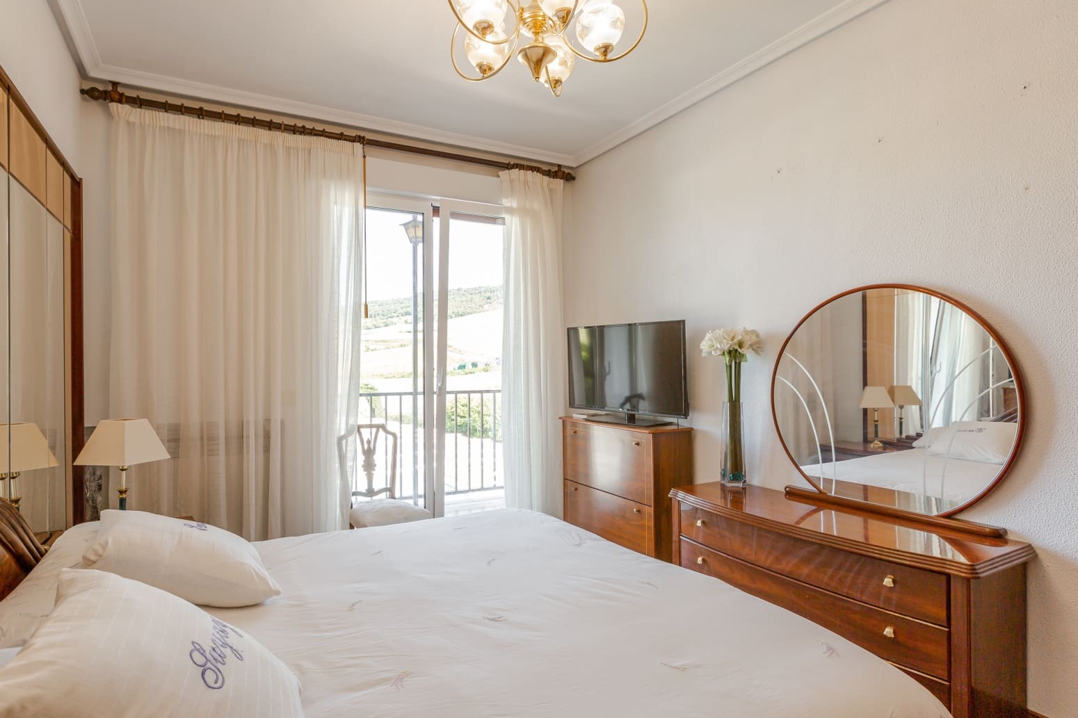 5 soveværelse Villa til salg i Ezcabarte med garage - € 689.900 (Ref: 9019924)