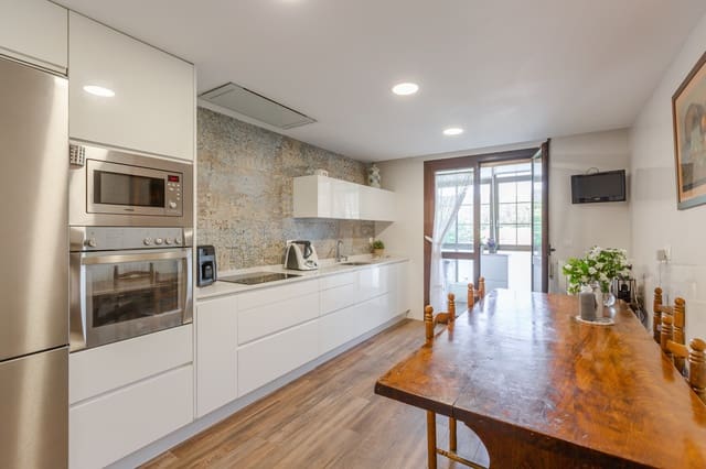 5 soveværelse Villa til salg i Ezcabarte med garage - € 689.900 (Ref: 9019924)