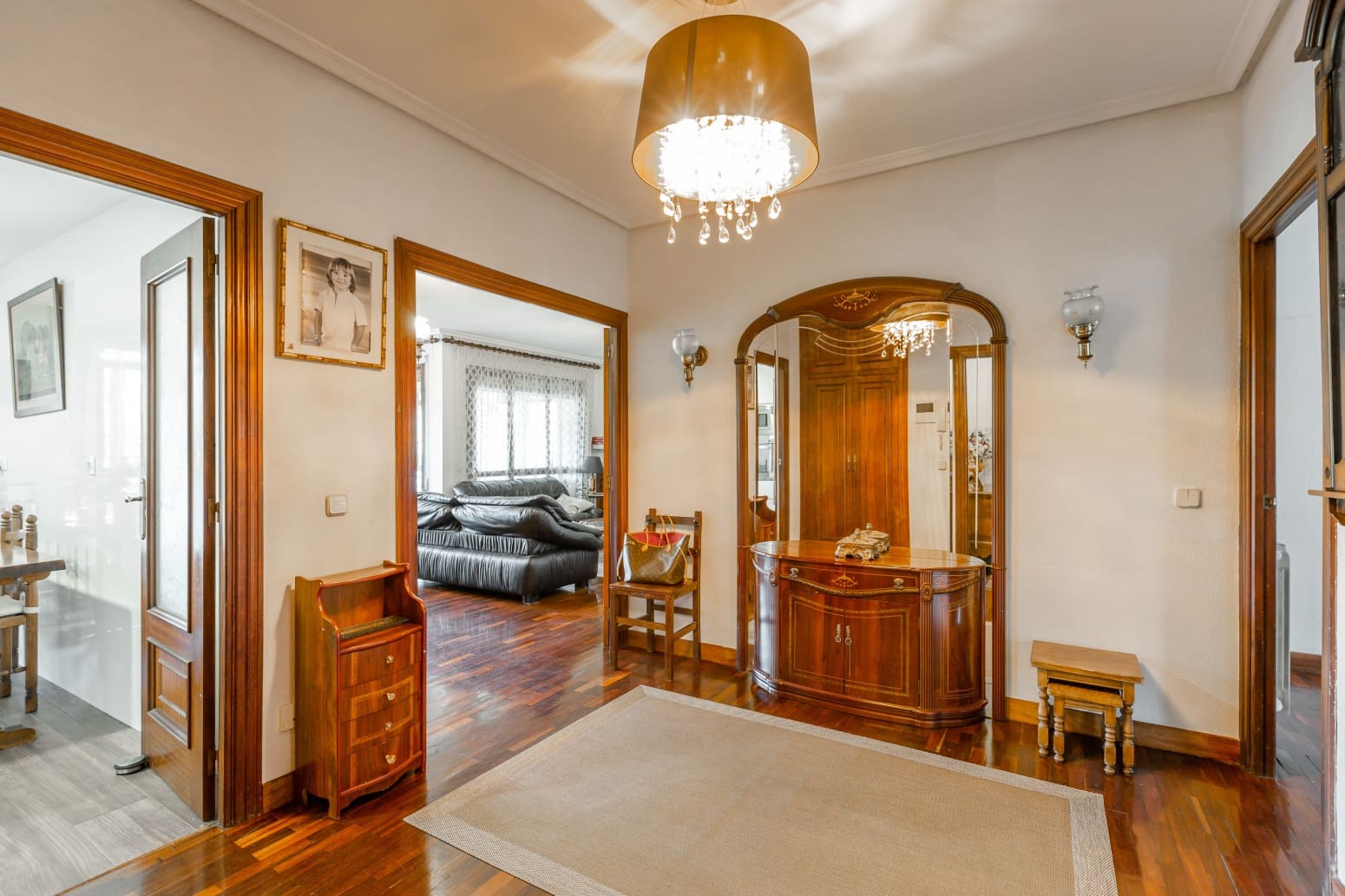 5 soveværelse Villa til salg i Ezcabarte med garage - € 689.900 (Ref: 9019924)