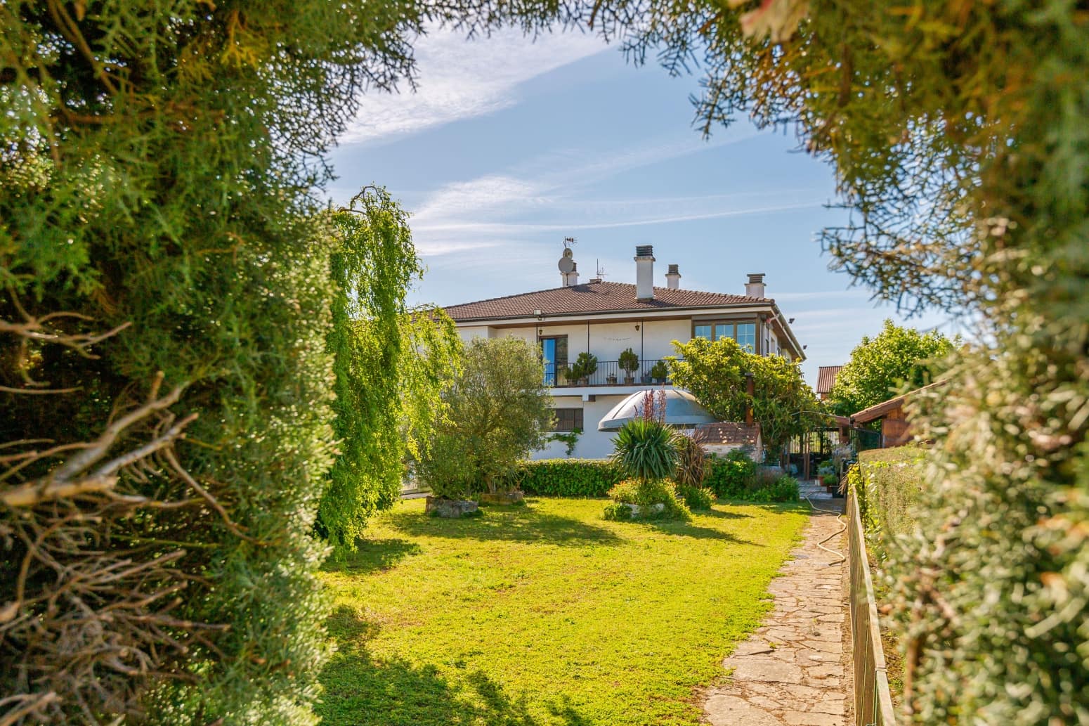 5 soveværelse Villa til salg i Ezcabarte med garage - € 689.900 (Ref: 9019924)