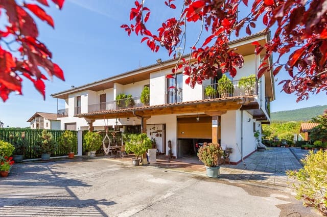 5 soveværelse Villa til salg i Ezcabarte med garage - € 689.900 (Ref: 9019924)