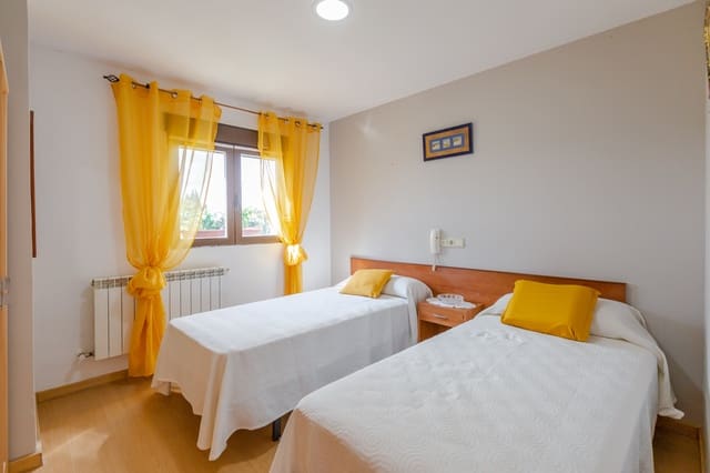 5 bedroom Business for sale in Unzué - € 285,000 (Ref: 9024461)