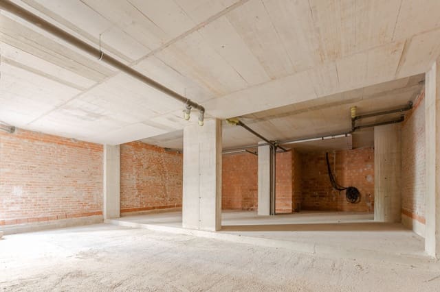 Commercial for rent in Pamplona / Iruña - € 2,200 (Ref: 9026392)