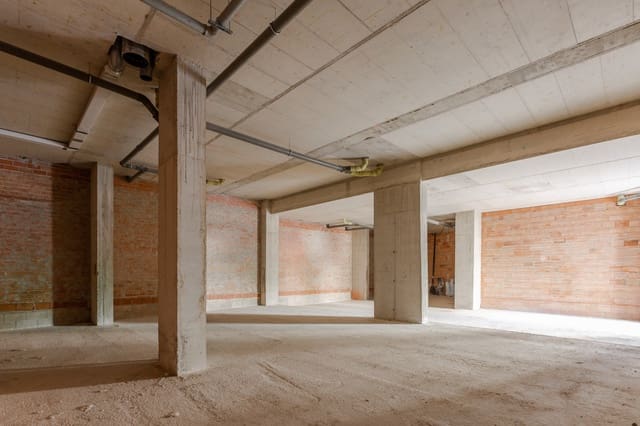 Commercial for rent in Pamplona / Iruña - € 2,200 (Ref: 9026392)