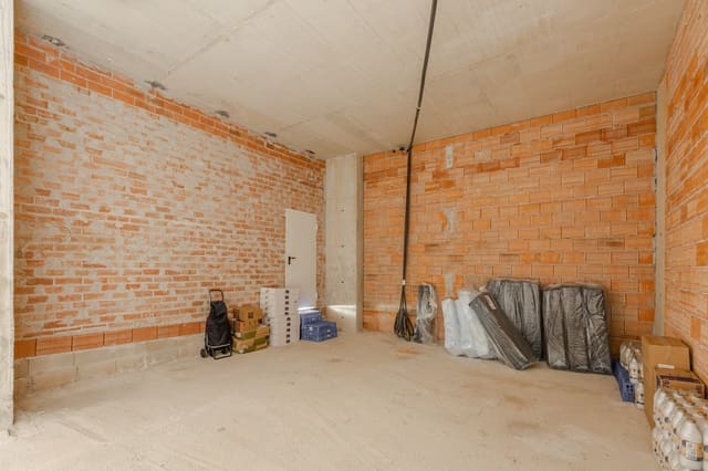 Commercial for rent in Pamplona / Iruña - € 2,200 (Ref: 9026392)