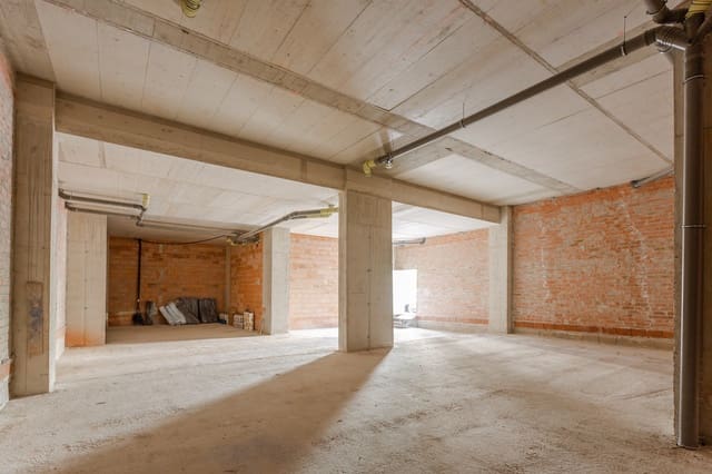 Commercial for rent in Pamplona / Iruña - € 2,200 (Ref: 9026392)