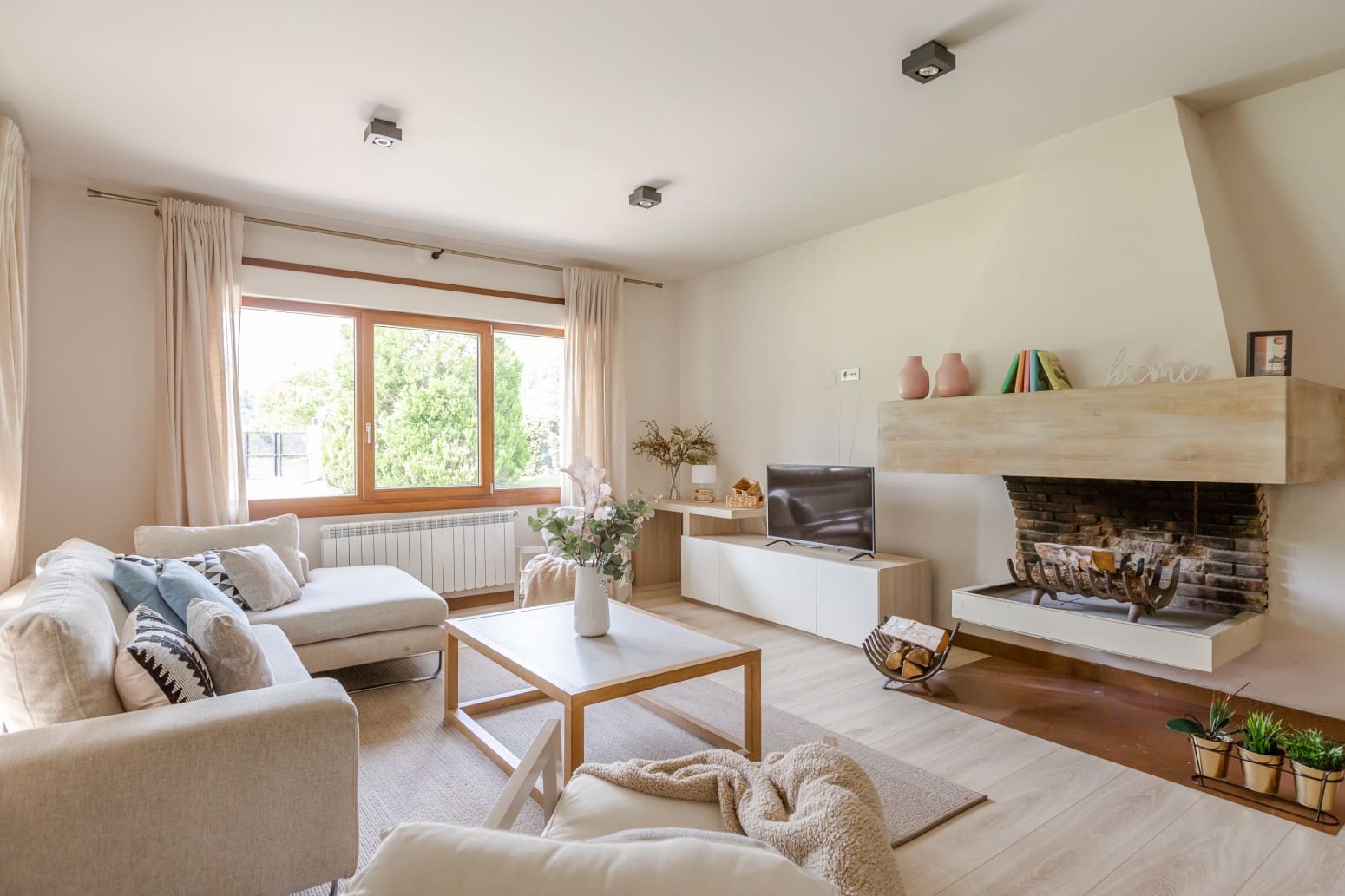 3 soveværelse Villa til salg i Burutain med garage - € 585.000 (Ref: 9034260)