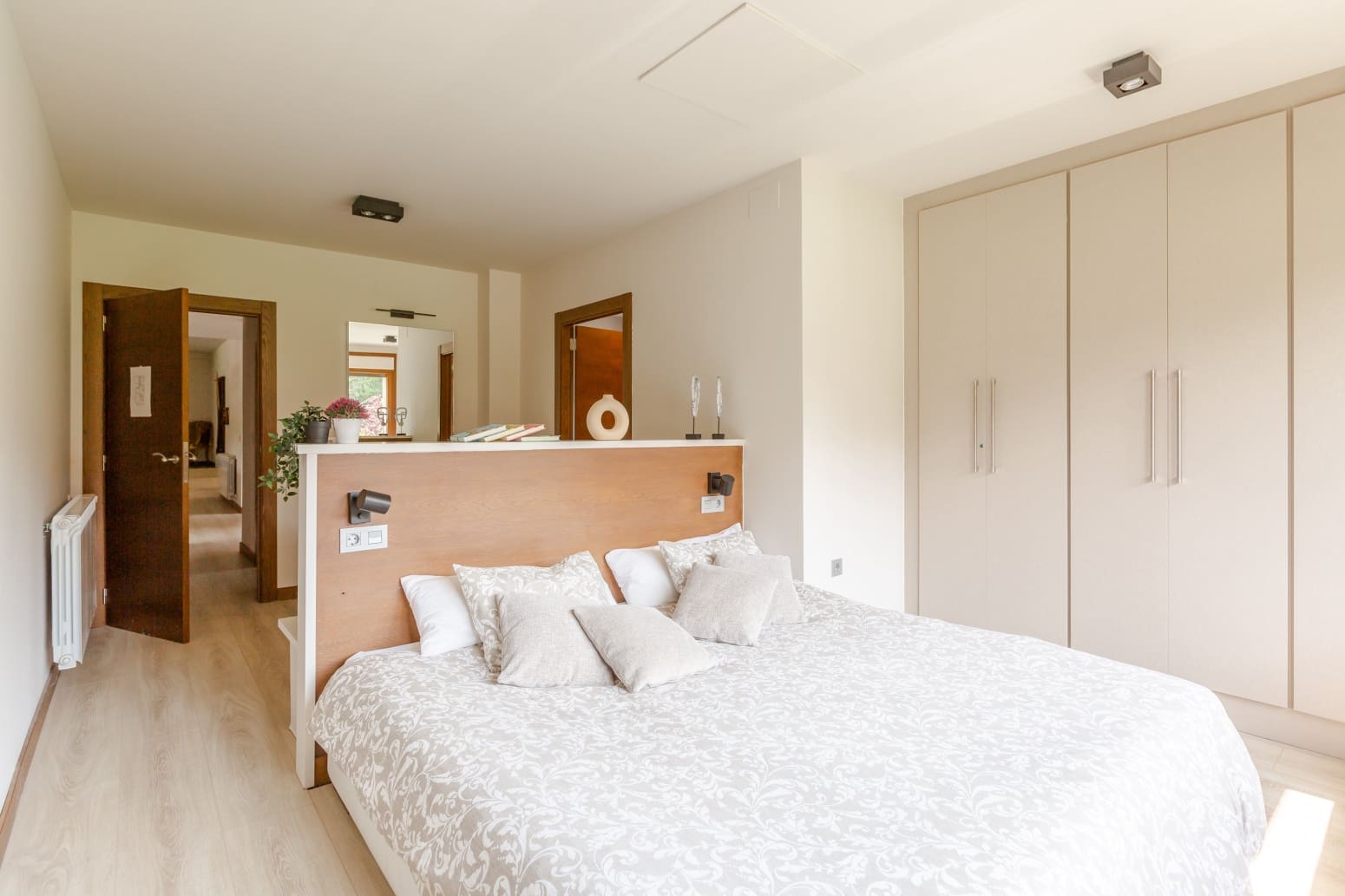 3 soveværelse Villa til salg i Burutain med garage - € 585.000 (Ref: 9034260)