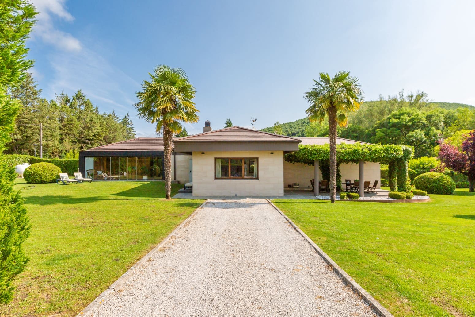 3 soveværelse Villa til salg i Burutain med garage - € 585.000 (Ref: 9034260)