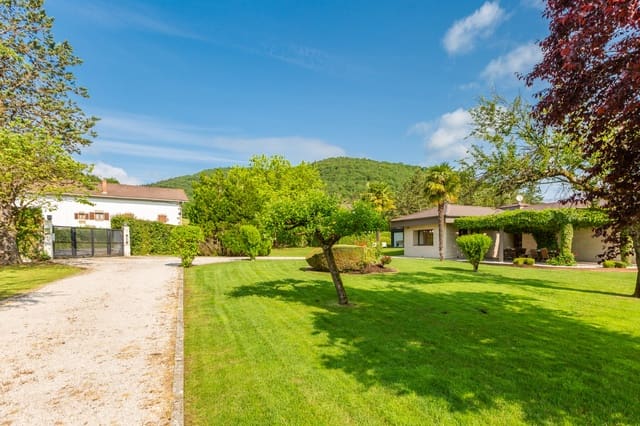 3 soveværelse Villa til salg i Burutain, Anué med garage - € 585.000 (Ref: 9034260)