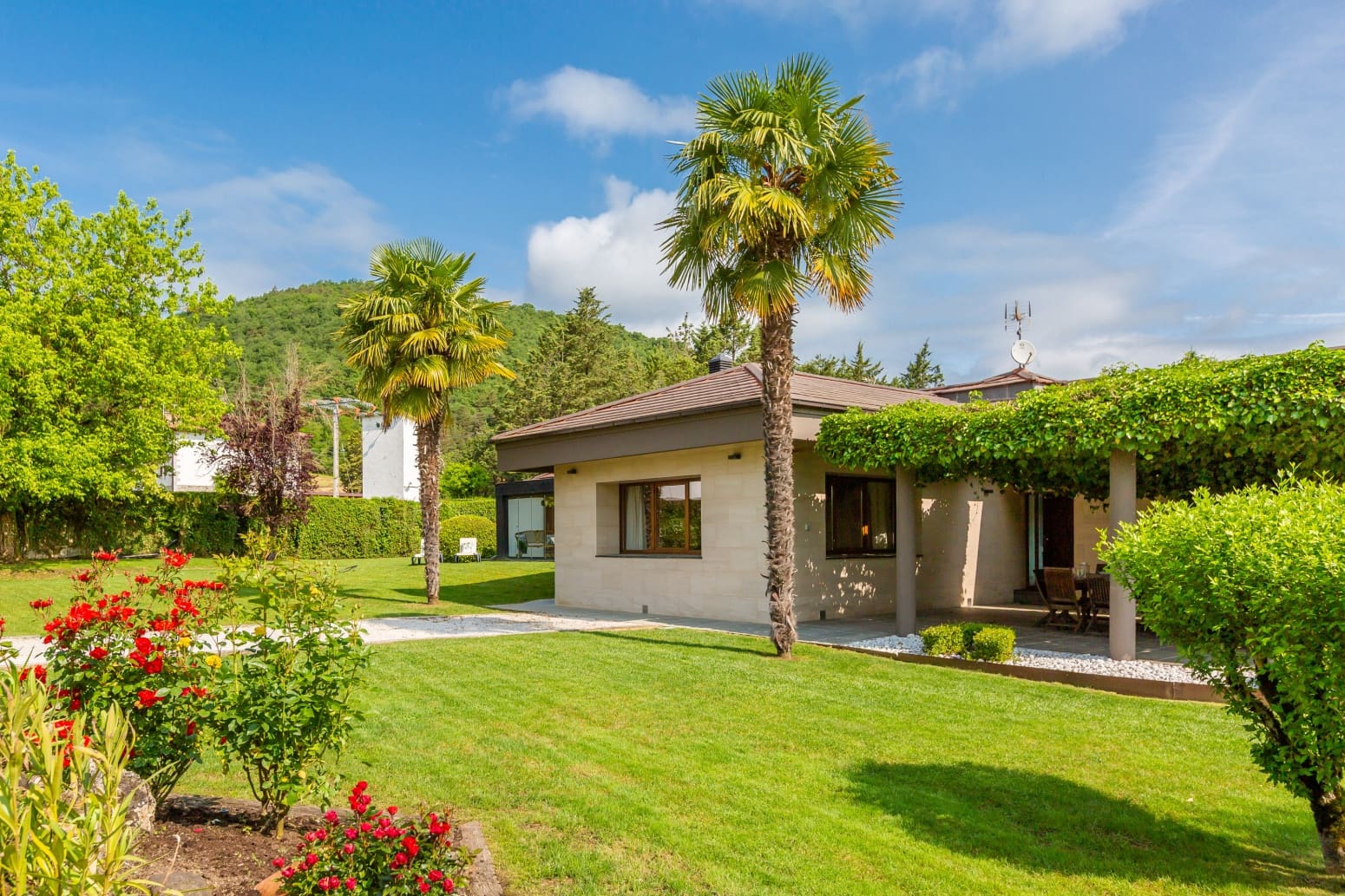 3 soveværelse Villa til salg i Burutain med garage - € 585.000 (Ref: 9034260)