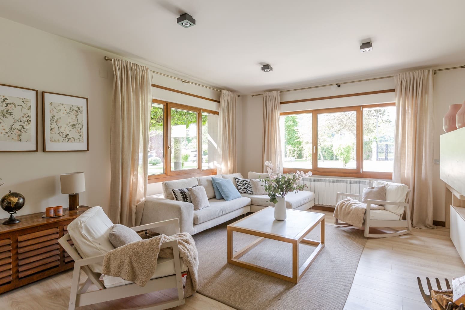 3 soveværelse Villa til salg i Burutain med garage - € 585.000 (Ref: 9034260)