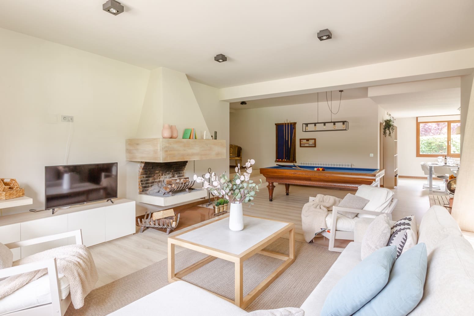 3 soveværelse Villa til salg i Burutain med garage - € 585.000 (Ref: 9034260)