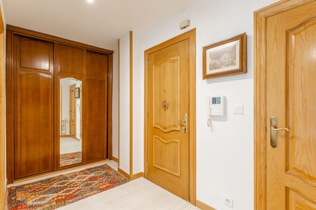 4 quarto Apartamento para arrendar em Pamplon - 2 000 € (Ref: 9095119)