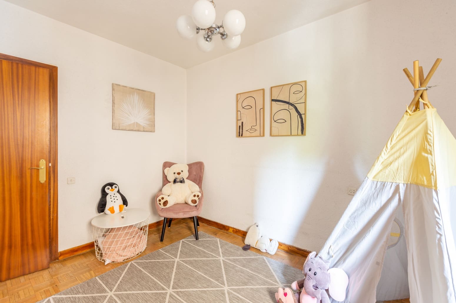 4 bedroom Flat for sale in Pamplona / Iruna - € 378,000 (Ref: 9124833)