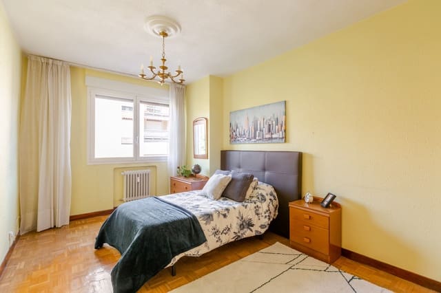 4 soveværelse Lejlighed til salg i Pamplona / Iruña - € 378.000 (Ref: 9124833)